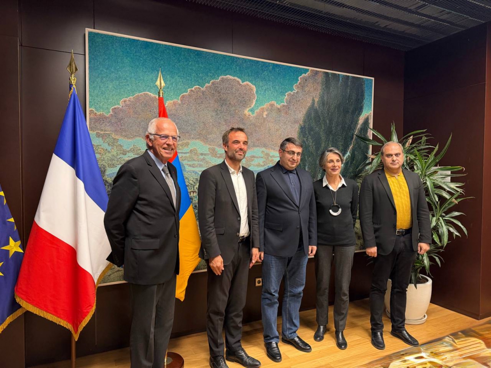 ՄՈՆՊԵԼՅԵԻ ՔԱՂԱՔԱՊԵՏԸ ՀՅՈՒՐԸՆԿԱԼԵԼ Է ՓԱՍՏԱԲԱՆՆԵՐԻՆ ՄՈՆՊԵԼՅԵԻ ՔԱՂԱՔԱՊԵՏԸ ՀՅՈՒՐԸՆԿԱԼԵԼ Է ՓԱՍՏԱԲԱՆՆԵՐԻՆ